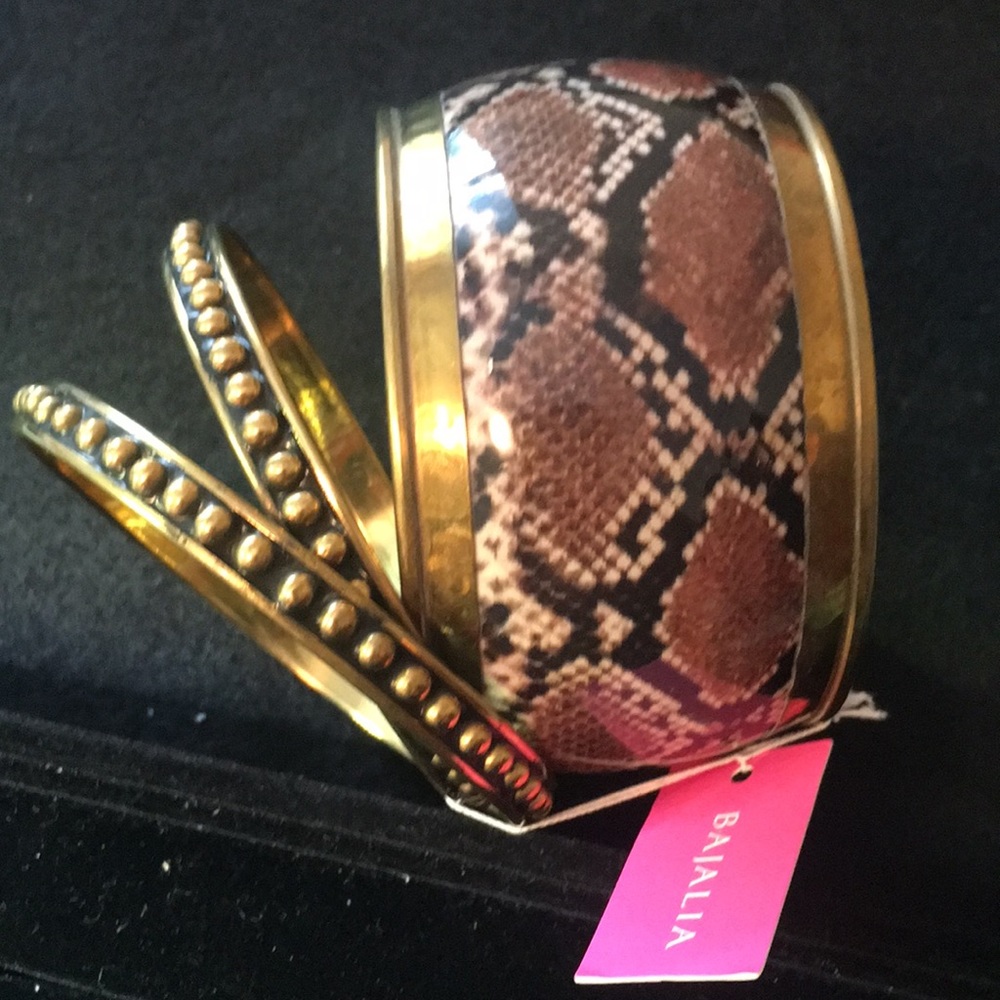Set-3 bangle bracelets, good looking snake design